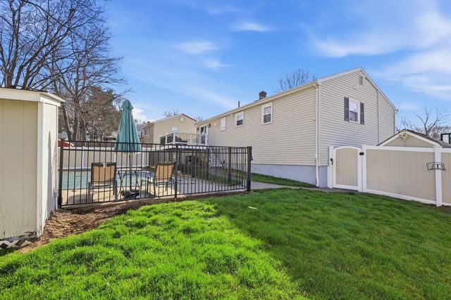 28 Drumlin Rd, Springfield, MA 01108