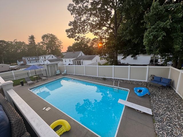 28 Drumlin Rd, Springfield, MA 01108