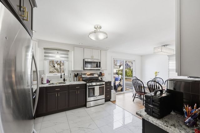 28 Drumlin Rd, Springfield, MA 01108