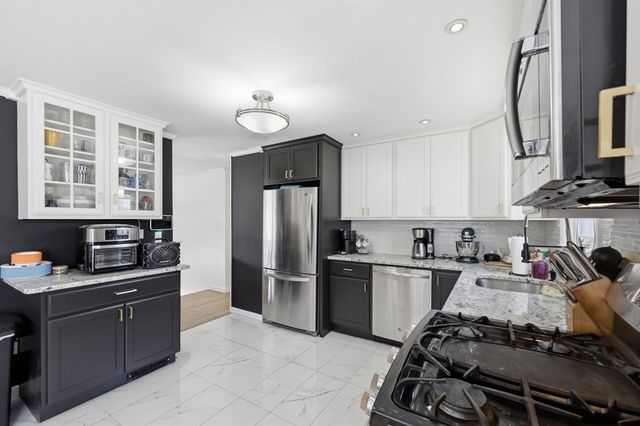 28 Drumlin Rd, Springfield, MA 01108