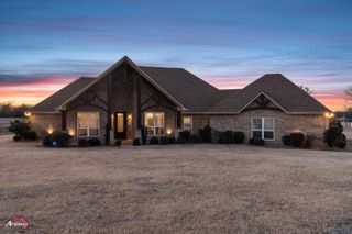 15671 Stallion Lake Blvd, Lindale, TX 75771