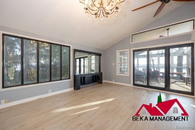 6005 Upper Straits Boulevard, West Bloomfield, MI 48324