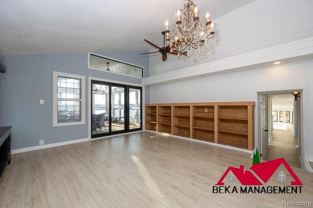 6005 Upper Straits Boulevard, West Bloomfield, MI 48324