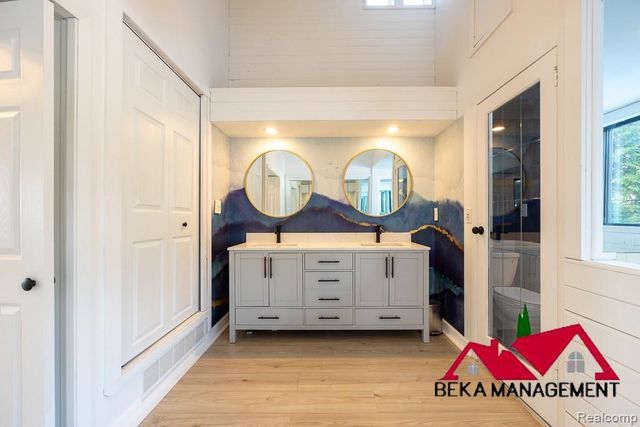 6005 Upper Straits Boulevard, West Bloomfield, MI 48324