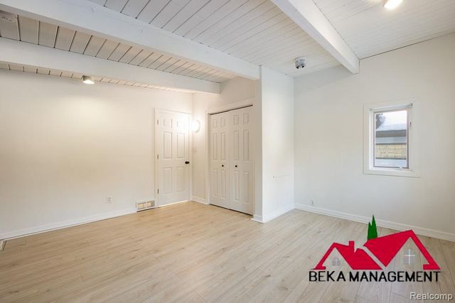 6005 Upper Straits Boulevard, West Bloomfield, MI 48324