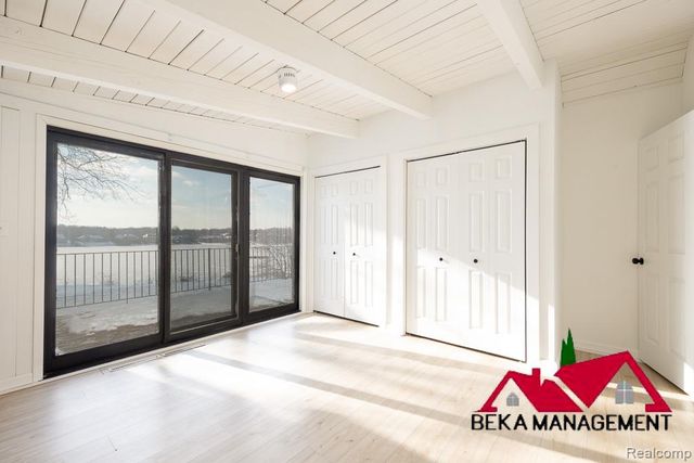 6005 Upper Straits Boulevard, West Bloomfield, MI 48324