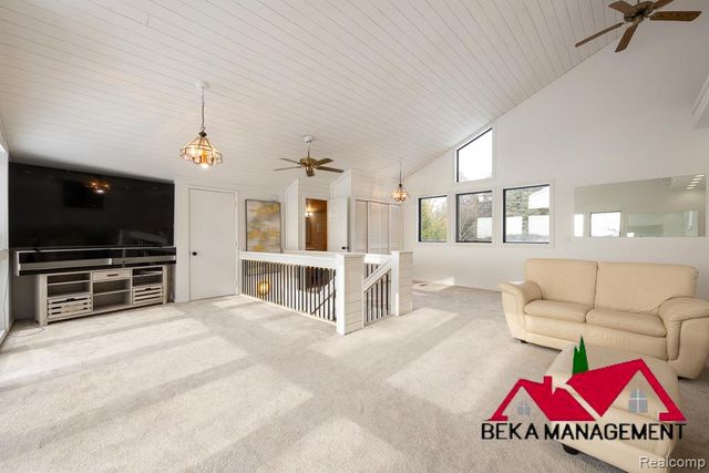 6005 Upper Straits Boulevard, West Bloomfield, MI 48324