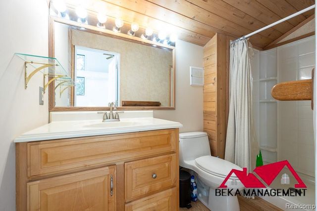 6005 Upper Straits Boulevard, West Bloomfield, MI 48324