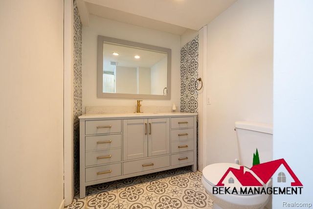 6005 Upper Straits Boulevard, West Bloomfield, MI 48324