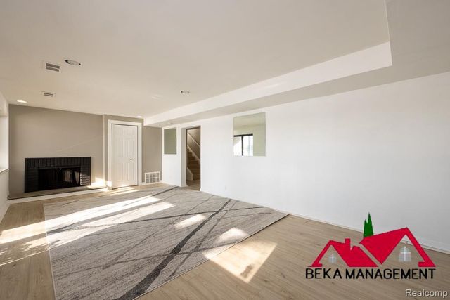 6005 Upper Straits Boulevard, West Bloomfield, MI 48324