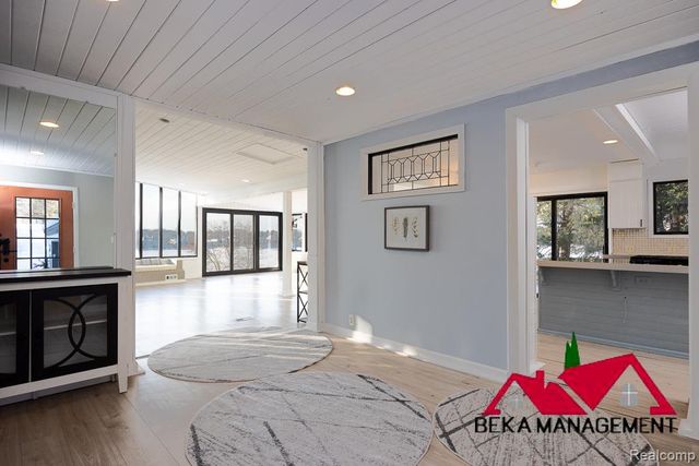 6005 Upper Straits Boulevard, West Bloomfield, MI 48324