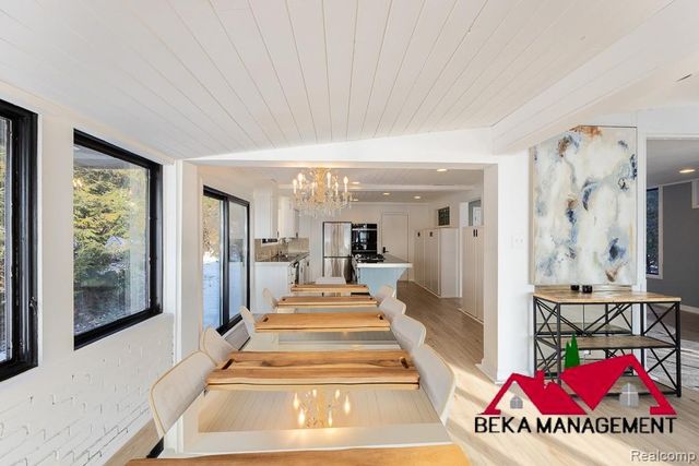 6005 Upper Straits Boulevard, West Bloomfield, MI 48324