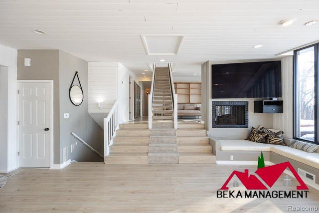 6005 Upper Straits Boulevard, West Bloomfield, MI 48324