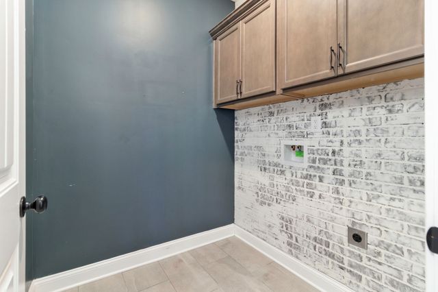 1072 Chagford Dr, Clarksville, TN 37043