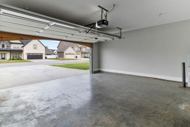 1072 Chagford Dr, Clarksville, TN 37043