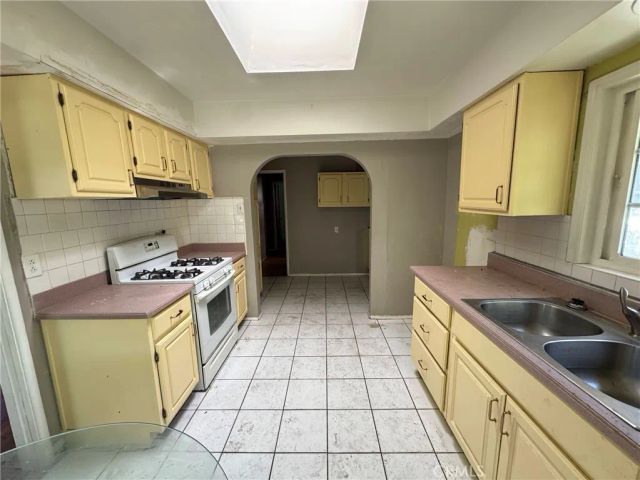 2790 mataro, Pasadena, CA 91107