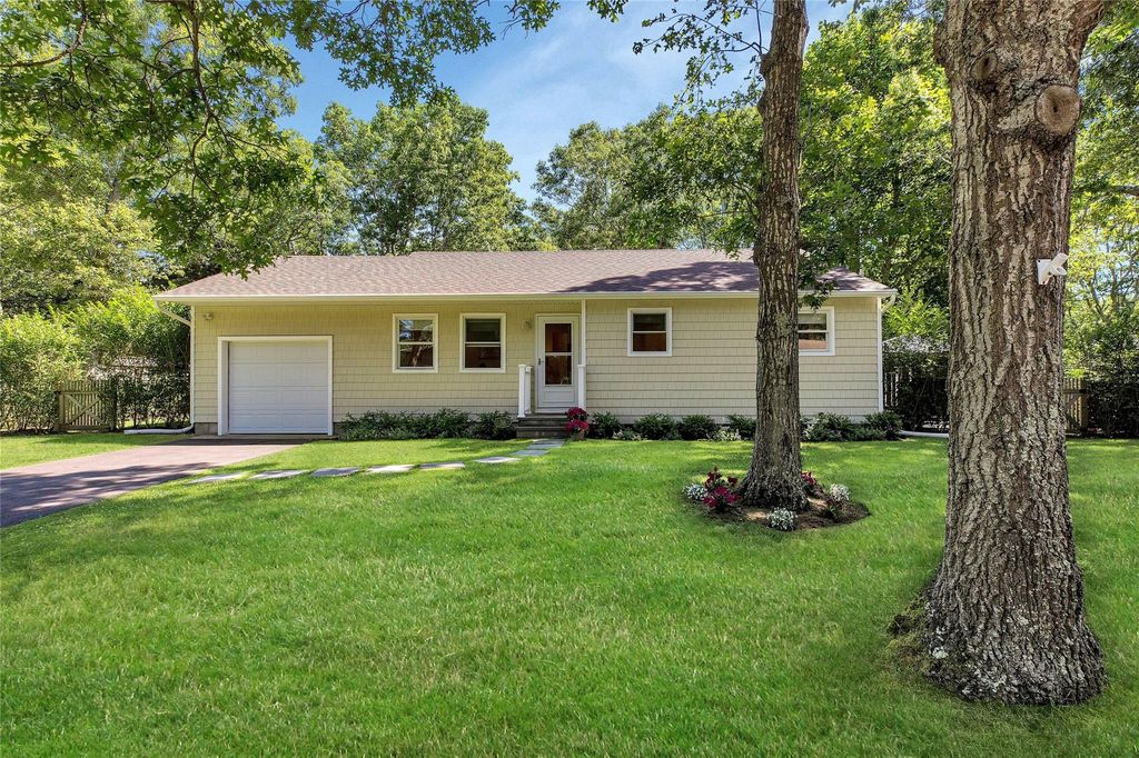 38 Woodridge Road, Hampton Bays, NY 11946