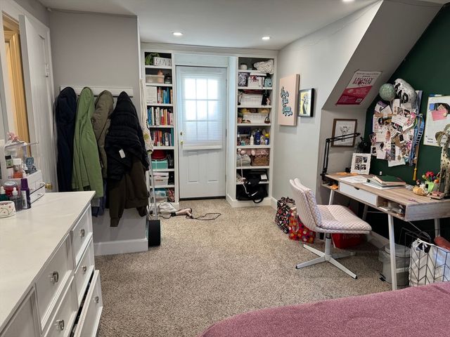 79 Burlington Rd, Bedford, MA 01730