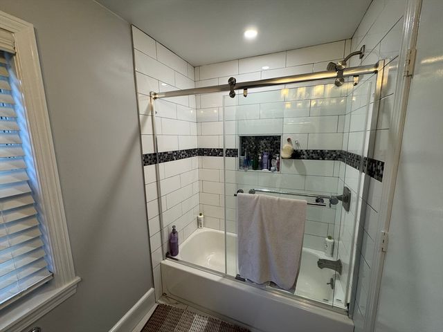 79 Burlington Rd, Bedford, MA 01730