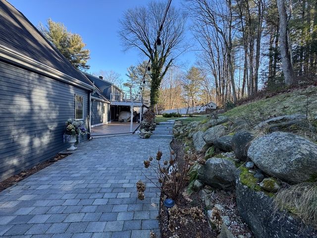 79 Burlington Rd, Bedford, MA 01730