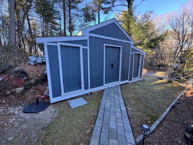 79 Burlington Rd, Bedford, MA 01730