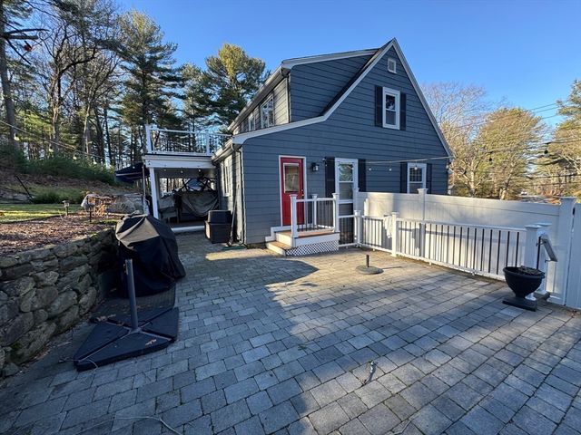79 Burlington Rd, Bedford, MA 01730