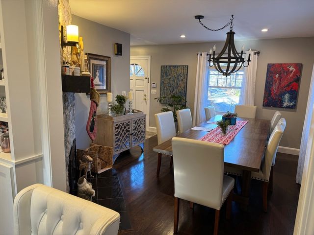 79 Burlington Rd, Bedford, MA 01730