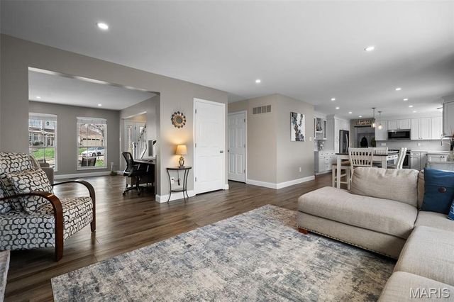 3511 Georgetowne Village Drive, Manchester, MO 63088