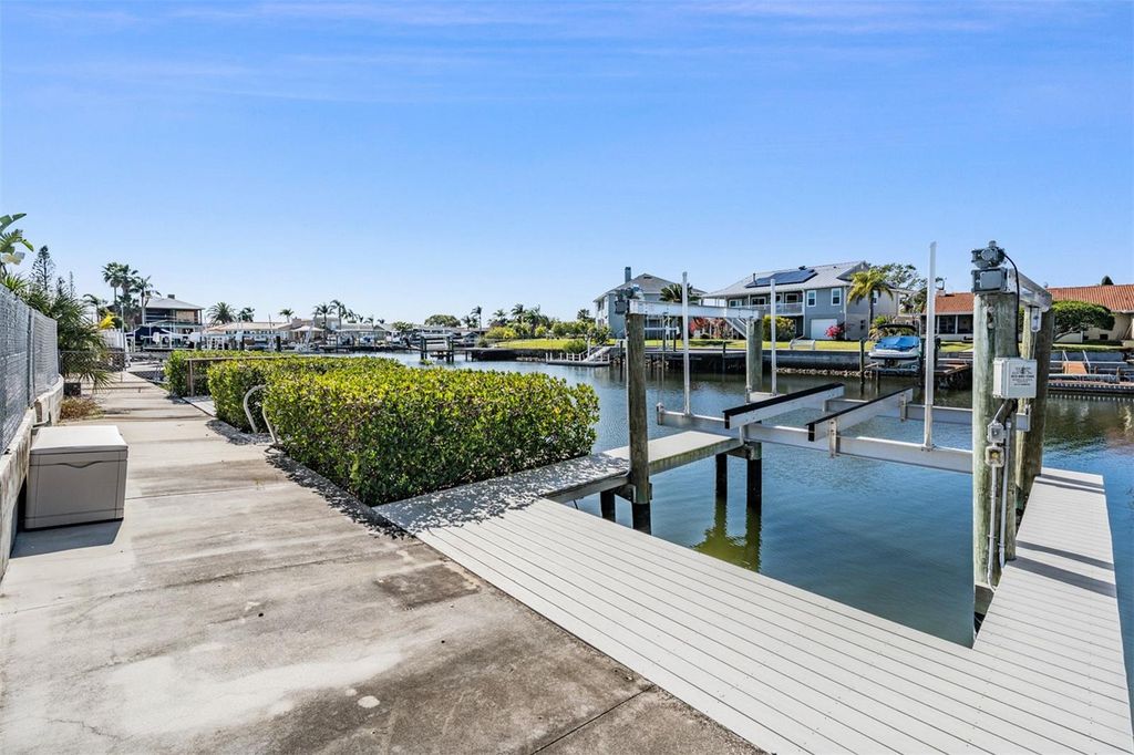 Image 18 of property listing at 5001 MARLIN DRIVE, New Port Richey, FL 34652