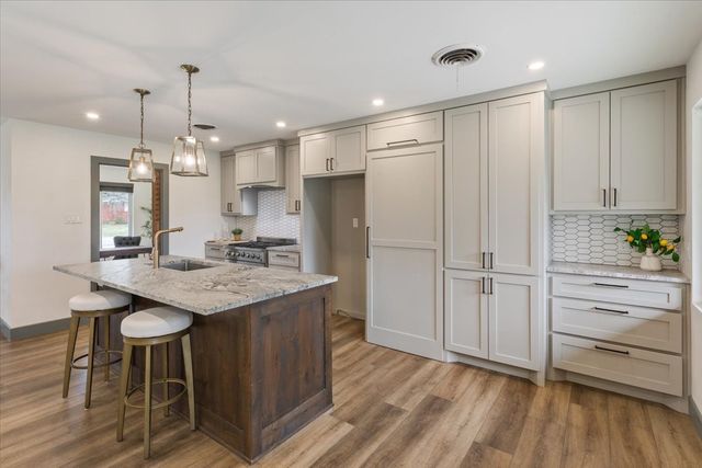 9118 Red Oak Drive, Woodway, TX 76712