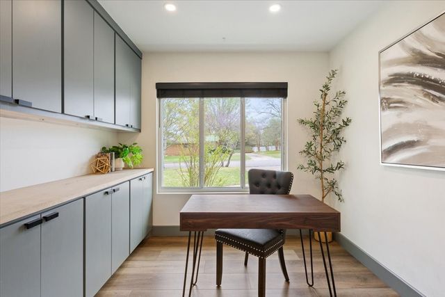 9118 Red Oak Drive, Woodway, TX 76712