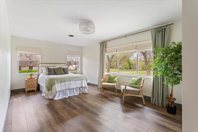 9118 Red Oak Drive, Woodway, TX 76712