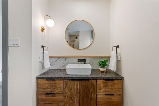 9118 Red Oak Drive, Woodway, TX 76712