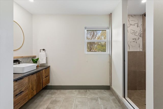 9118 Red Oak Drive, Woodway, TX 76712