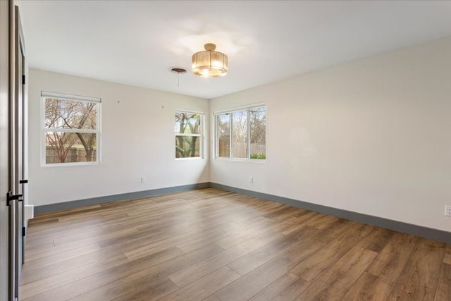 9118 Red Oak Drive, Woodway, TX 76712