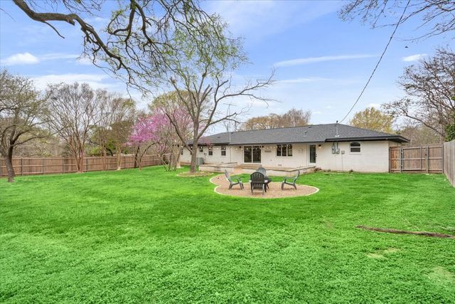 9118 Red Oak Drive, Woodway, TX 76712