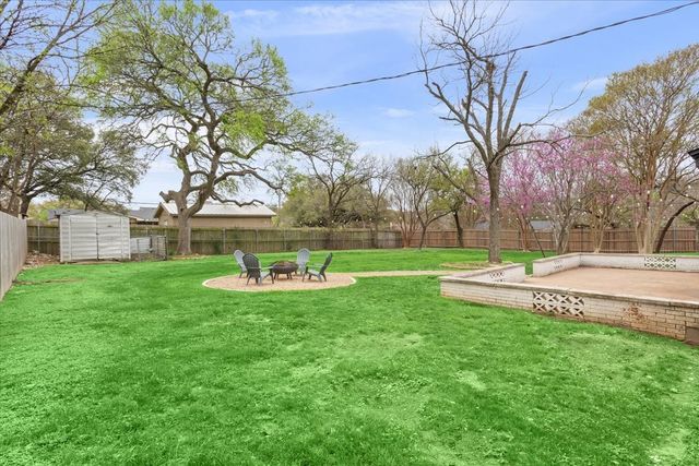 9118 Red Oak Drive, Woodway, TX 76712