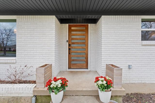 9118 Red Oak Drive, Woodway, TX 76712