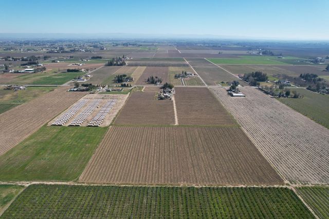 21863 N Bruella Rd, Acampo, CA 95220