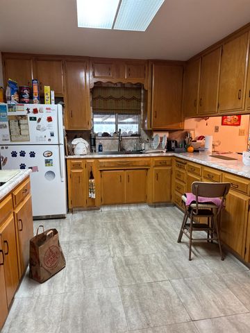 21863 N Bruella Rd, Acampo, CA 95220