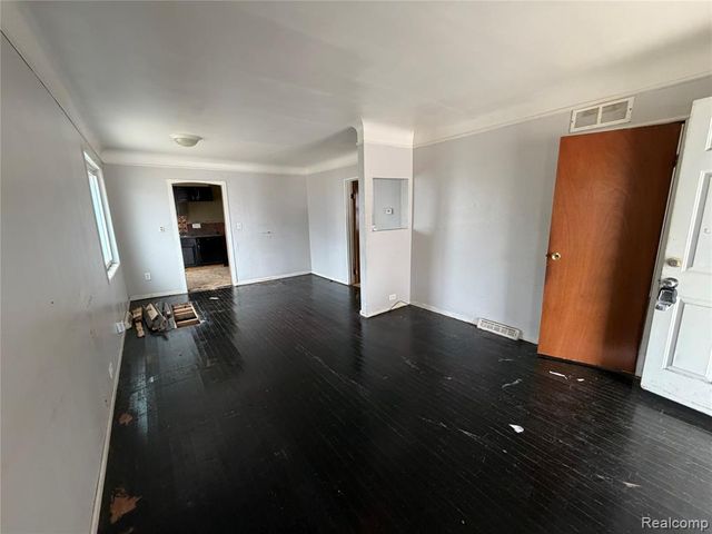 8249 Packard Avenue, Warren, MI 48089