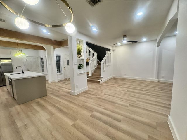 516 S Post Oak Lane 9, Houston, TX 77056