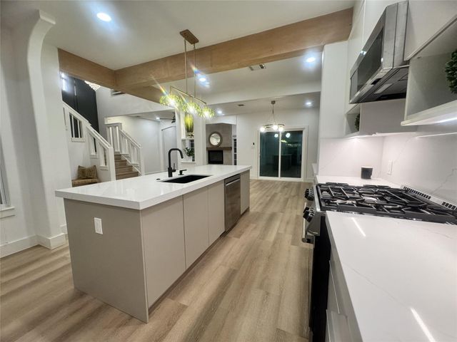 516 S Post Oak Lane 9, Houston, TX 77056