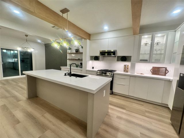 516 S Post Oak Lane 9, Houston, TX 77056