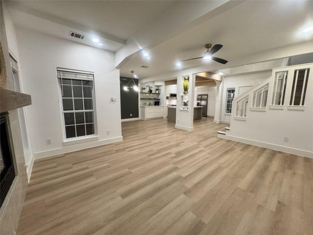 516 S Post Oak Lane 9, Houston, TX 77056