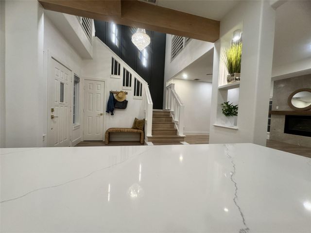 516 S Post Oak Lane 9, Houston, TX 77056