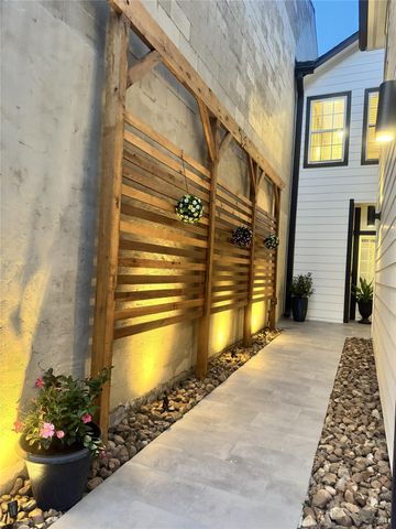516 S Post Oak Lane 9, Houston, TX 77056