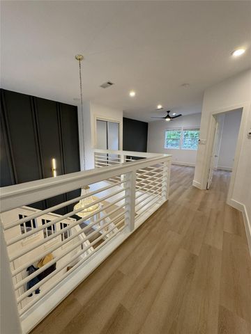 516 S Post Oak Lane 9, Houston, TX 77056