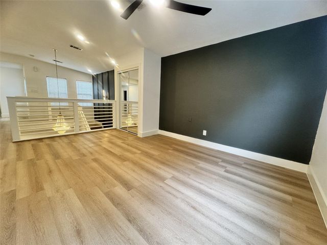 516 S Post Oak Lane 9, Houston, TX 77056