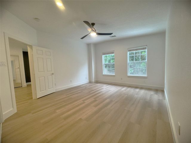 516 S Post Oak Lane 9, Houston, TX 77056